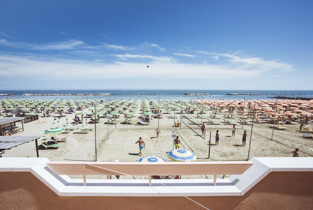 Hotel Eden Viserbella di Rimini Buitenkant foto