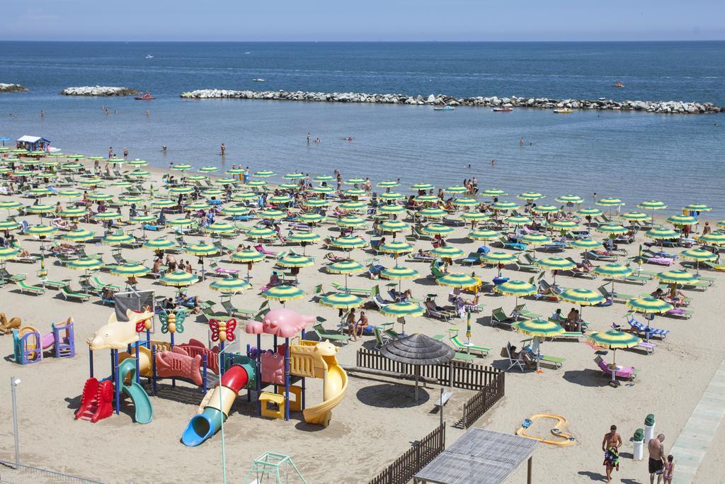 Hotel Eden Viserbella di Rimini Buitenkant foto