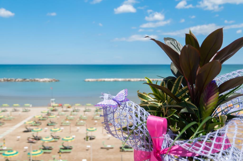 Hotel Eden Viserbella di Rimini Buitenkant foto