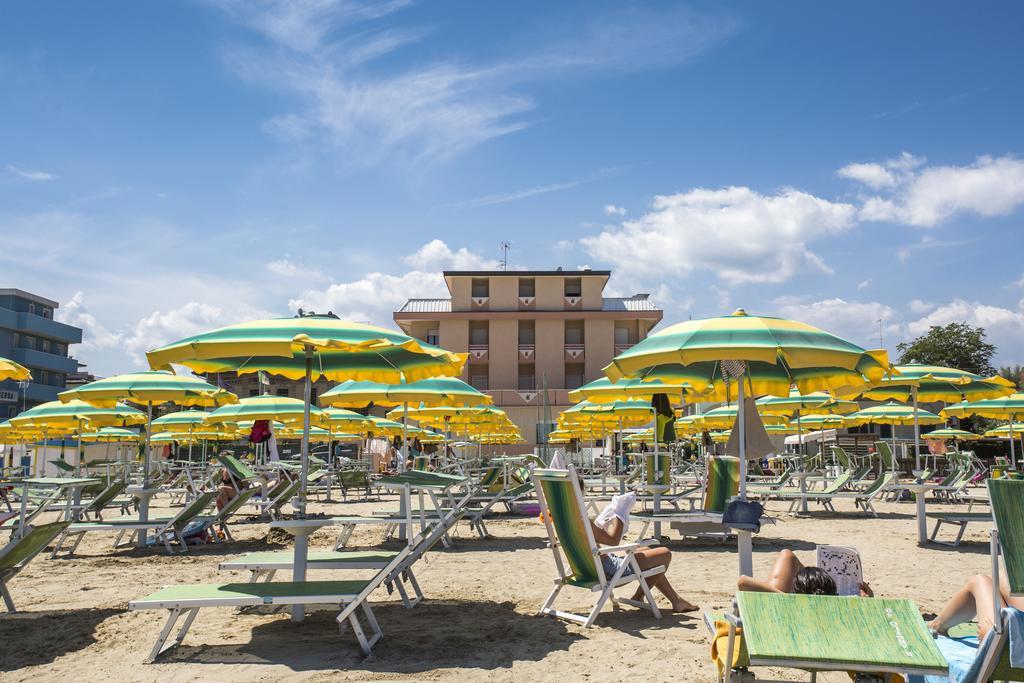 Hotel Eden Viserbella di Rimini Buitenkant foto