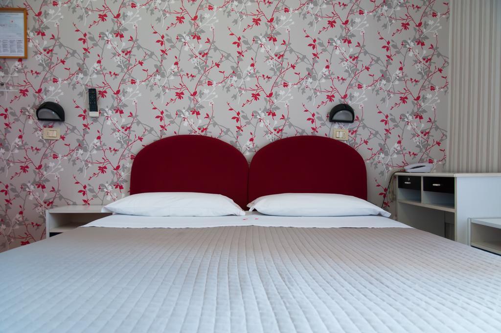 Hotel Eden Viserbella di Rimini Buitenkant foto