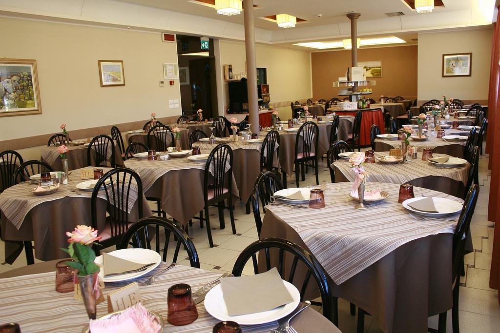 Hotel Eden Viserbella di Rimini Buitenkant foto