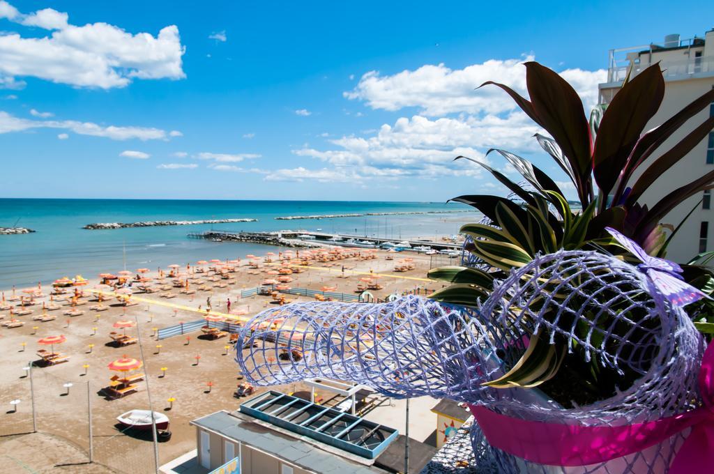 Hotel Eden Viserbella di Rimini Buitenkant foto