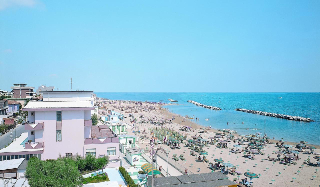 Hotel Eden Viserbella di Rimini Buitenkant foto
